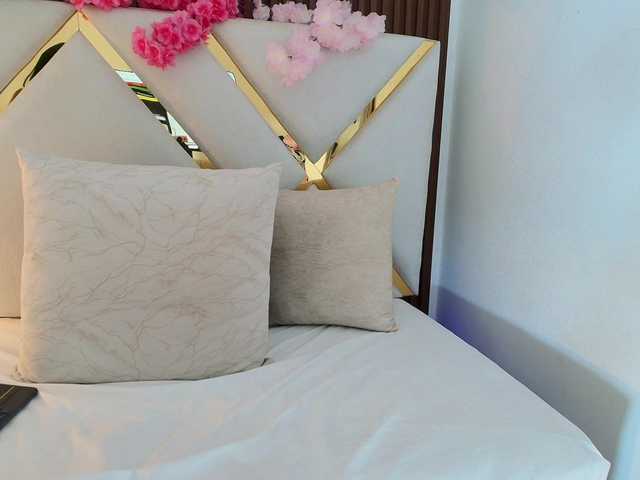 Realdoncella live cam on BongaCams
