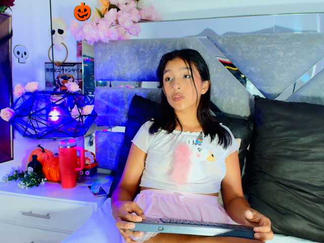 Realdoncella live cam on BongaCams