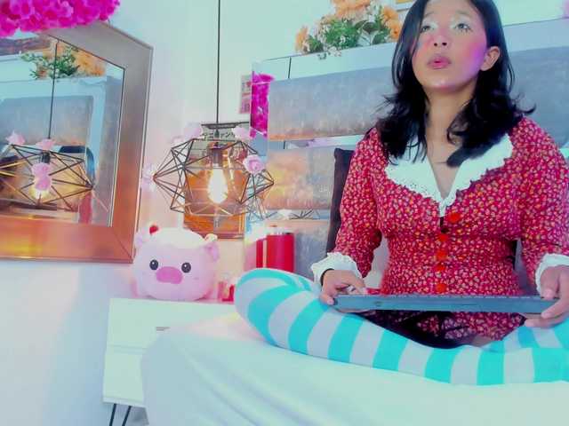 Realdoncella live cam on BongaCams