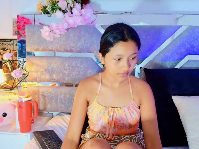 Realdoncella live cam on BongaCams