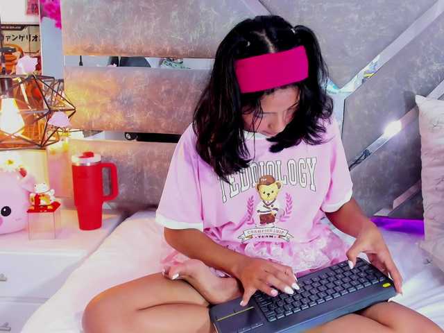 Realdoncella live cam on BongaCams