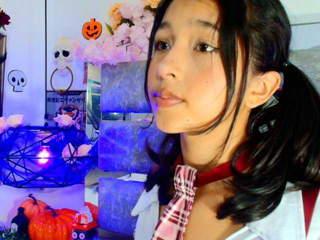 Realdoncella live cam on BongaCams