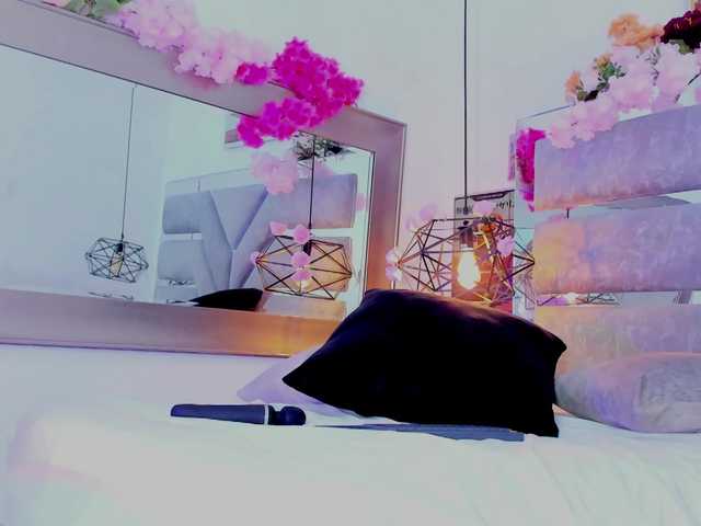 Realdoncella live cam on BongaCams