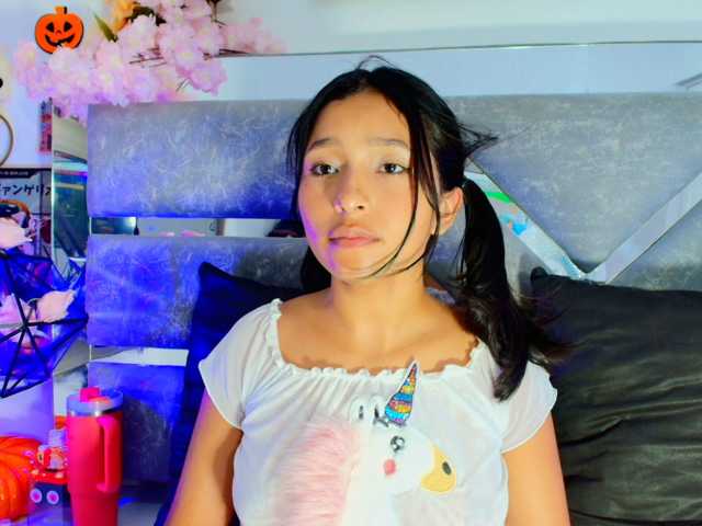 Realdoncella live cam on BongaCams