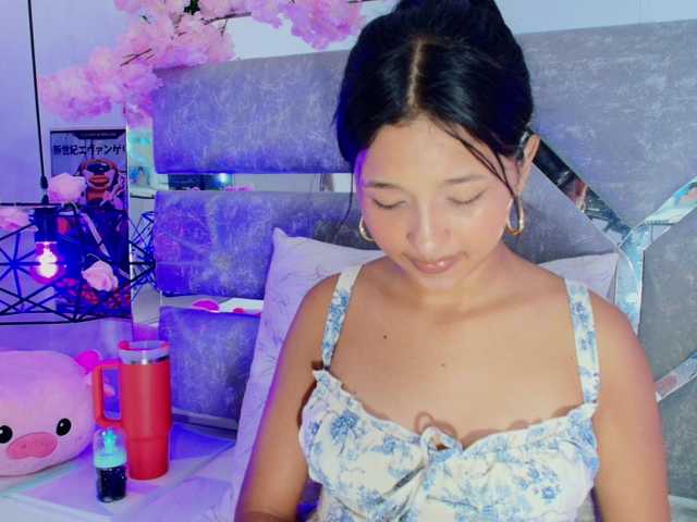 Realdoncella live cam on BongaCams