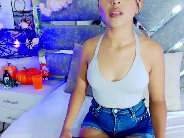 Realdoncella live cam on BongaCams