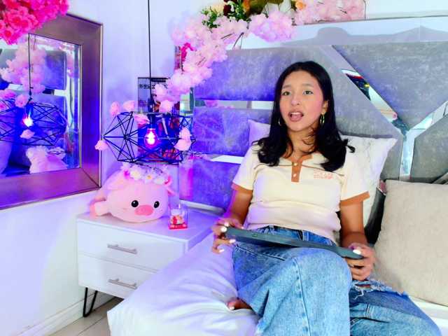 Realdoncella live cam on BongaCams