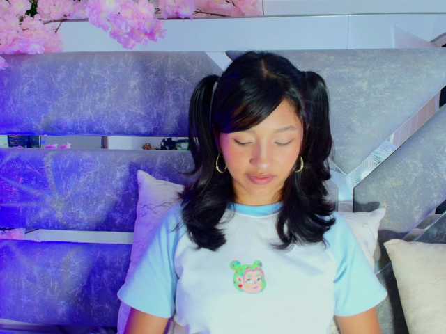 Realdoncella live cam on BongaCams