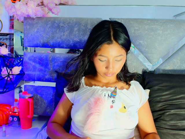Realdoncella live cam on BongaCams