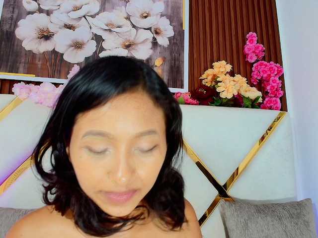 Realdoncella live cam on BongaCams