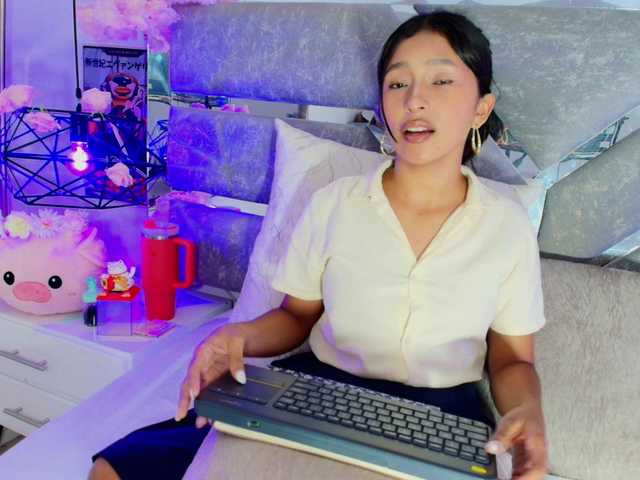 Realdoncella live cam on BongaCams