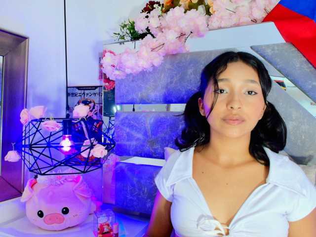 Realdoncella live cam on BongaCams