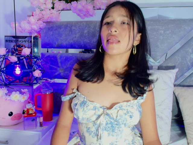 Realdoncella live cam on BongaCams
