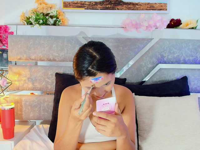 Realdoncella live cam on BongaCams