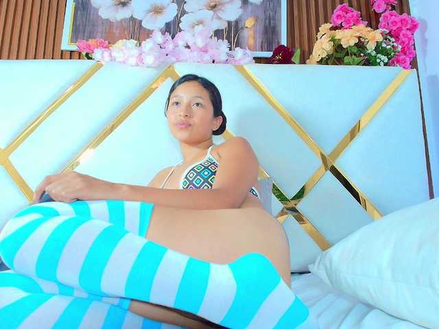 Realdoncella live cam on BongaCams
