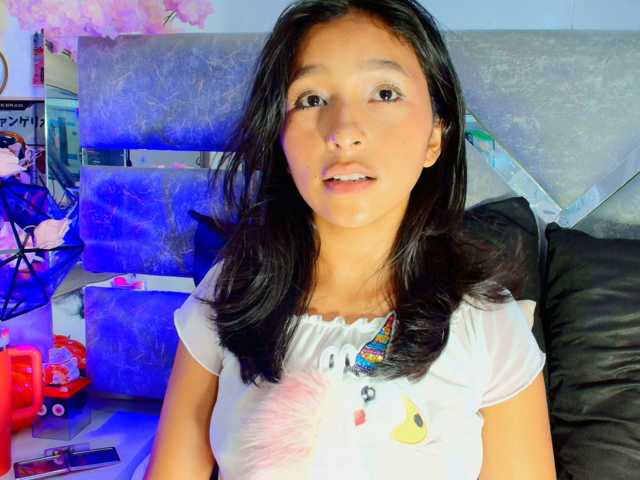 Realdoncella live cam on BongaCams