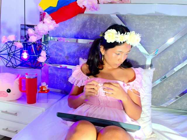Realdoncella live cam on BongaCams