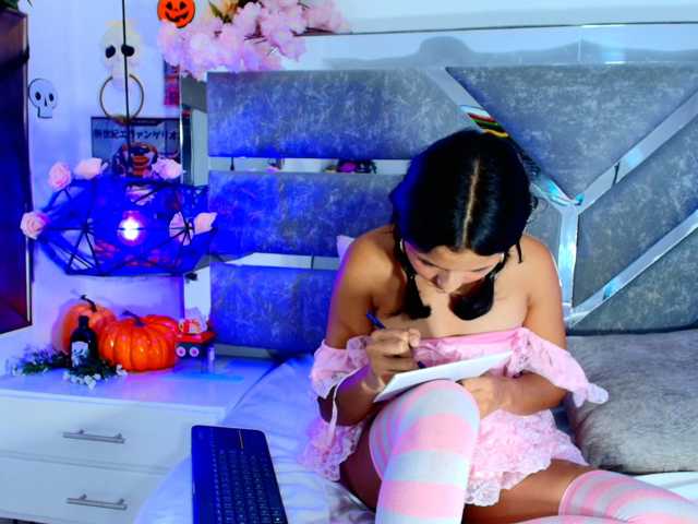 Realdoncella, en directo ahora en BongaCams
