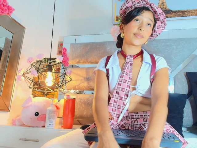 Realdoncella live cam on BongaCams