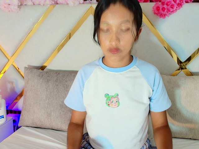 Realdoncella live cam on BongaCams