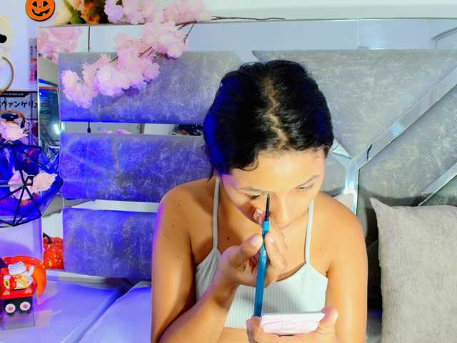 Realdoncella live cam on BongaCams