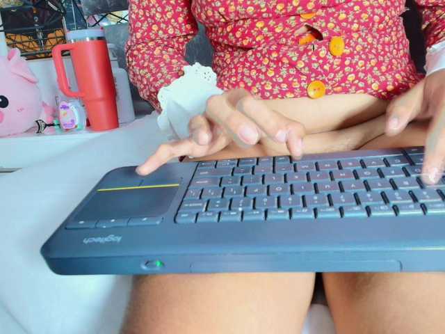 Realdoncella live cam on BongaCams