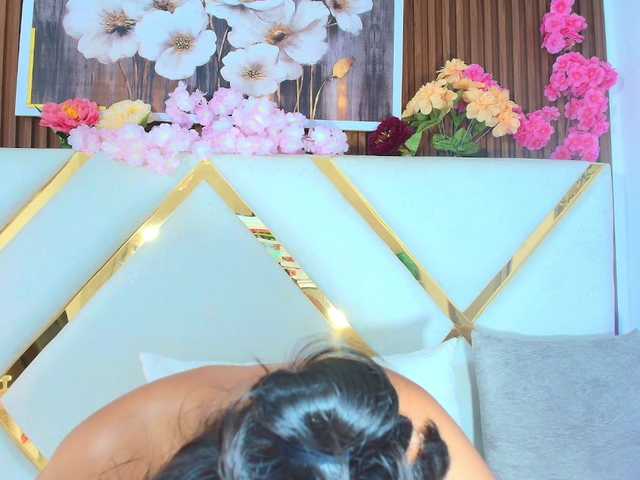 Realdoncella live cam on BongaCams