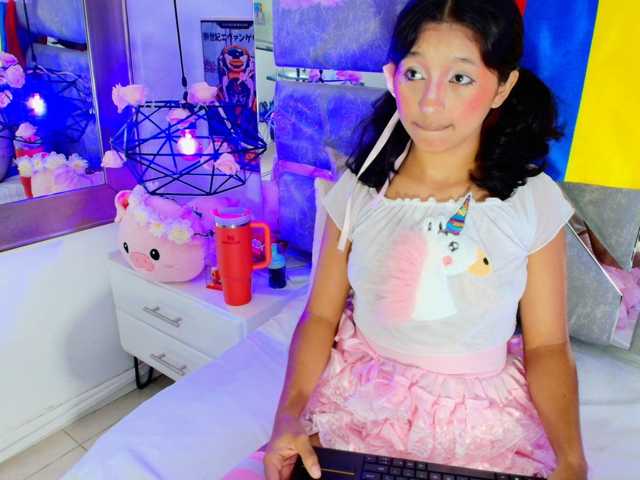 Realdoncella live cam on BongaCams
