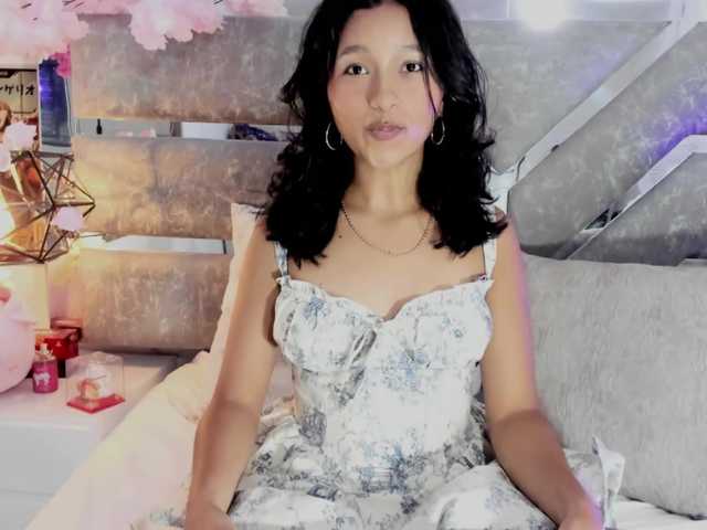 Realdoncella live cam on BongaCams