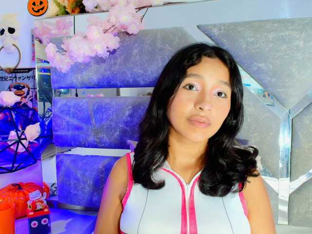 Realdoncella live cam on BongaCams