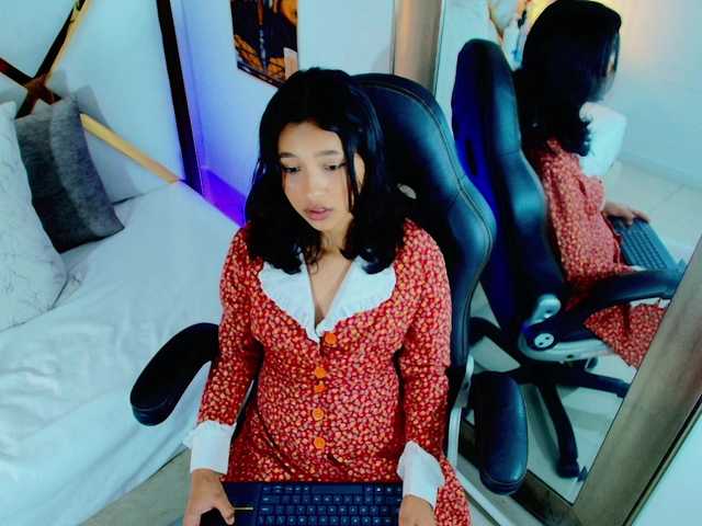 Realdoncella live cam on BongaCams