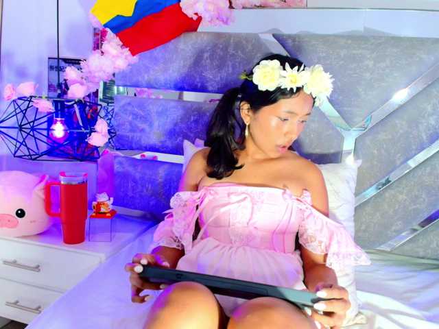 Realdoncella live cam on BongaCams