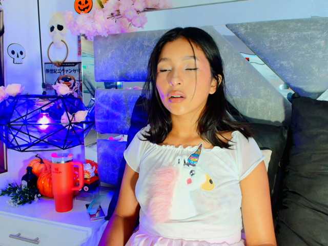 Realdoncella live cam on BongaCams