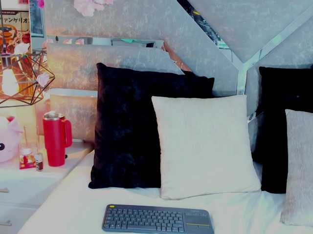 Realdoncella live cam on BongaCams