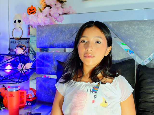 Realdoncella live cam on BongaCams
