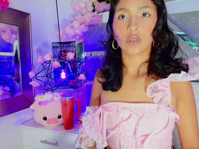 Realdoncella live cam on BongaCams