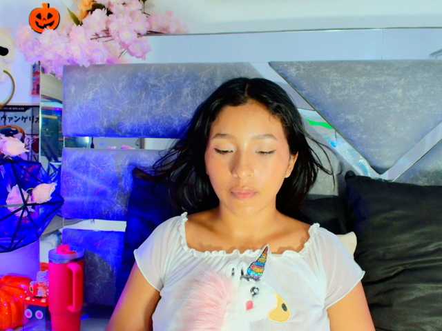 Realdoncella live cam on BongaCams