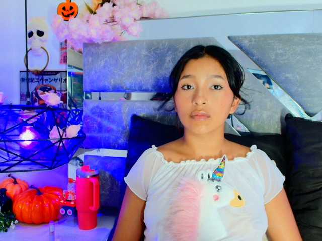 Realdoncella live cam on BongaCams