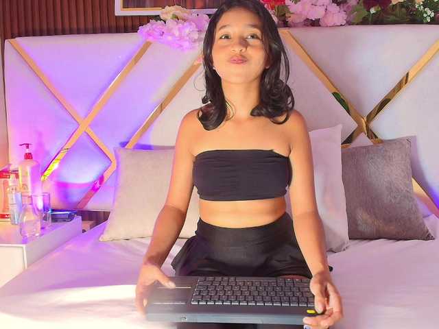 Realdoncella live webcam show