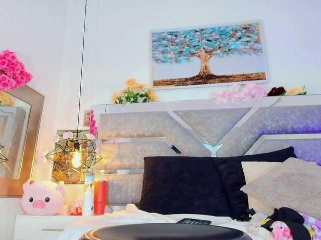 Realdoncella live cam on BongaCams