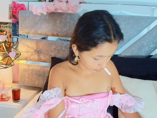 Realdoncella live cam on BongaCams