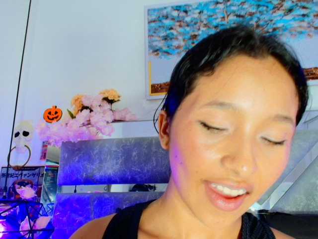 Realdoncella live cam on BongaCams