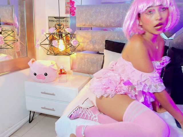 Realdoncella live cam on BongaCams