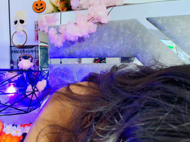 Realdoncella live cam on BongaCams