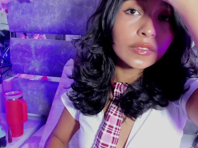 Realdoncella live cam on BongaCams