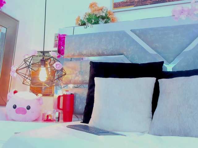 Realdoncella live cam on BongaCams