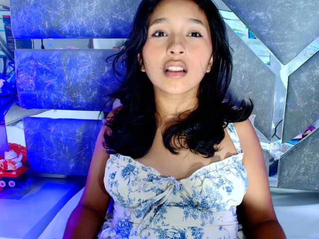 Realdoncella live cam on BongaCams
