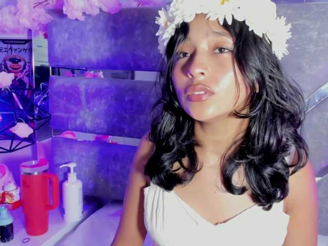 Realdoncella live cam on BongaCams