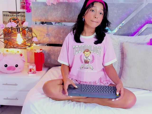 Realdoncella live cam on BongaCams
