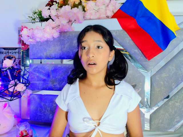 Realdoncella live cam on BongaCams